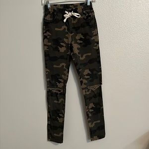 Red Fox Camo Pants Size Small
